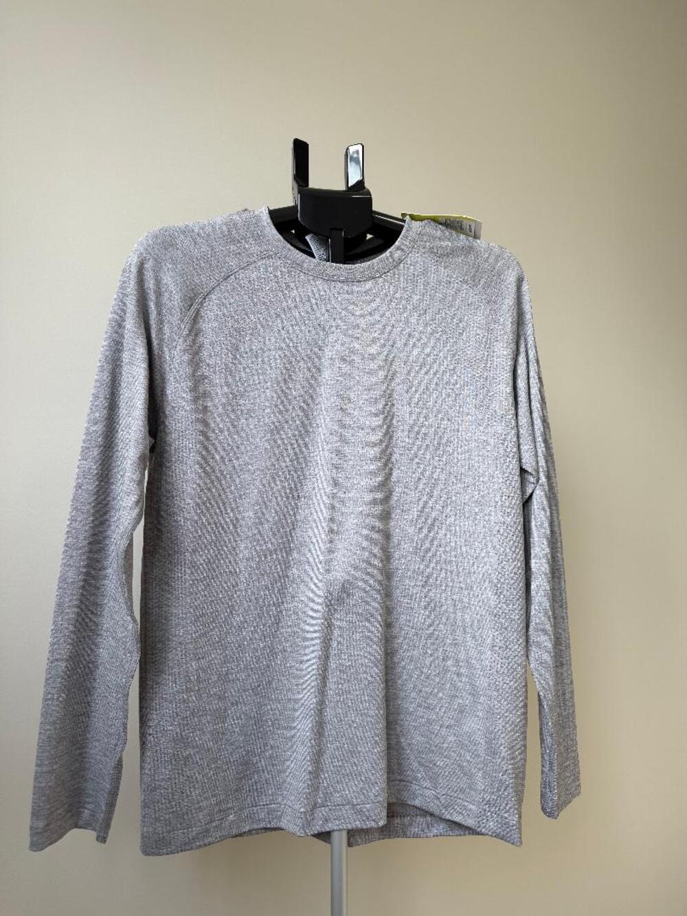 ALL IN MOTION LONG SLEEVE SEAMLESS T-SHIRT MEN'S MEDIUM GRAY